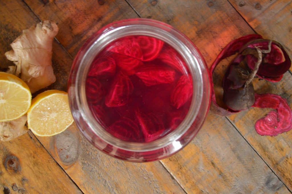 Kvass de remolacha, limón y jengibre
