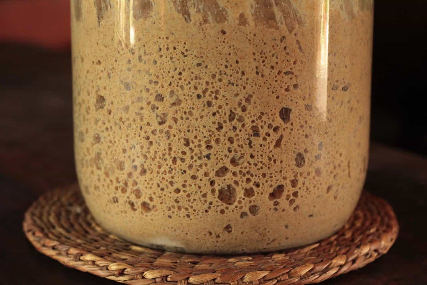 Bebida de café con leche, saludable, nutritiva y energizante, ideal para promover alimentación consciente y bienestar.