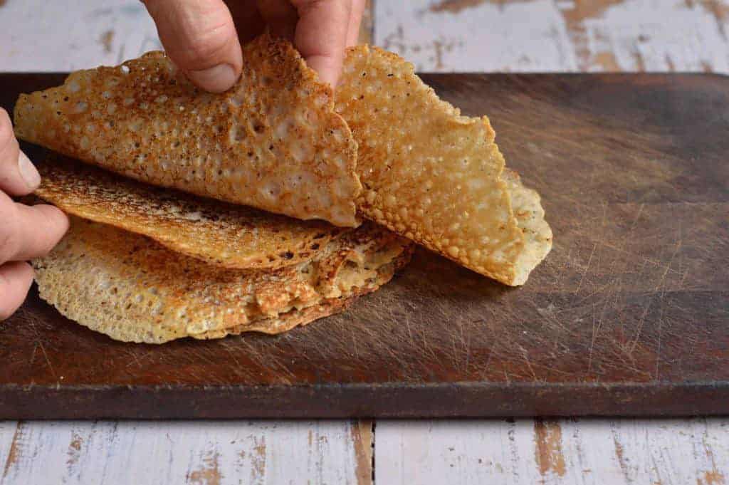 Panqueques integrales con semillas, opción saludable y nutritiva para el desayuno.